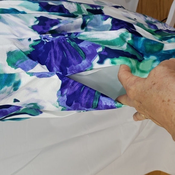 DB Established 1962 White, Purple and Green Floral Dress Size 16 - Picture 3 of 7